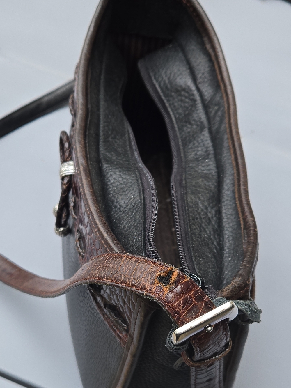 Brighton Classic Black and Brown Leather Tote Bag - Elegant Everyday Carry - Picture 3 of 4